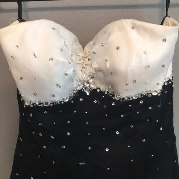 Prom Dress - Picture 2 of 4